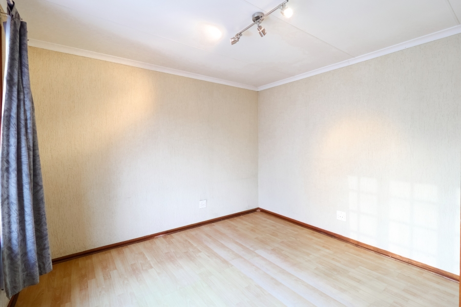 5 Bedroom Property for Sale in Greenside Gauteng