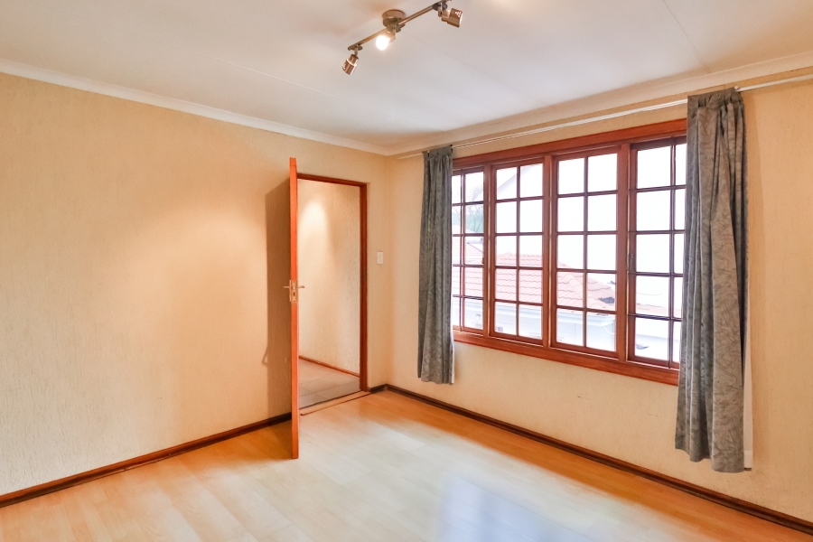 5 Bedroom Property for Sale in Greenside Gauteng