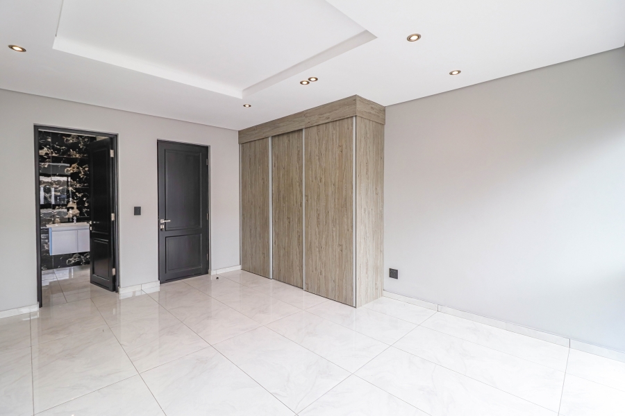 5 Bedroom Property for Sale in Houghton Estate Gauteng