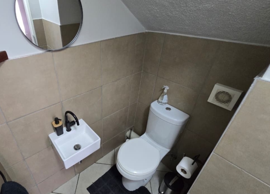 3 Bedroom Property for Sale in Monavoni Gauteng