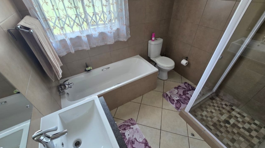 3 Bedroom Property for Sale in Monavoni Gauteng