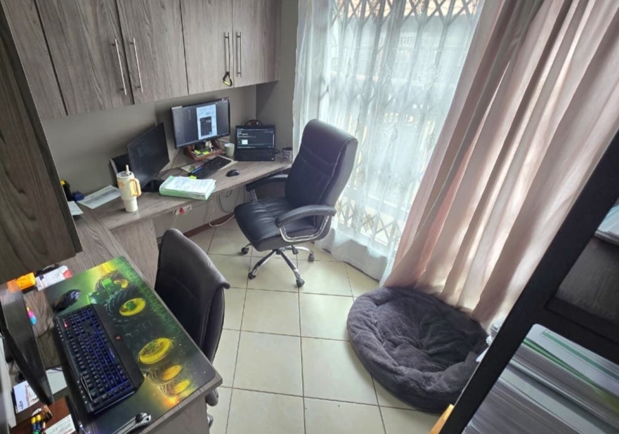 3 Bedroom Property for Sale in Monavoni Gauteng