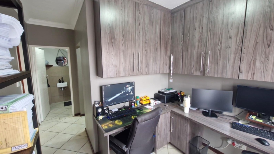 3 Bedroom Property for Sale in Monavoni Gauteng