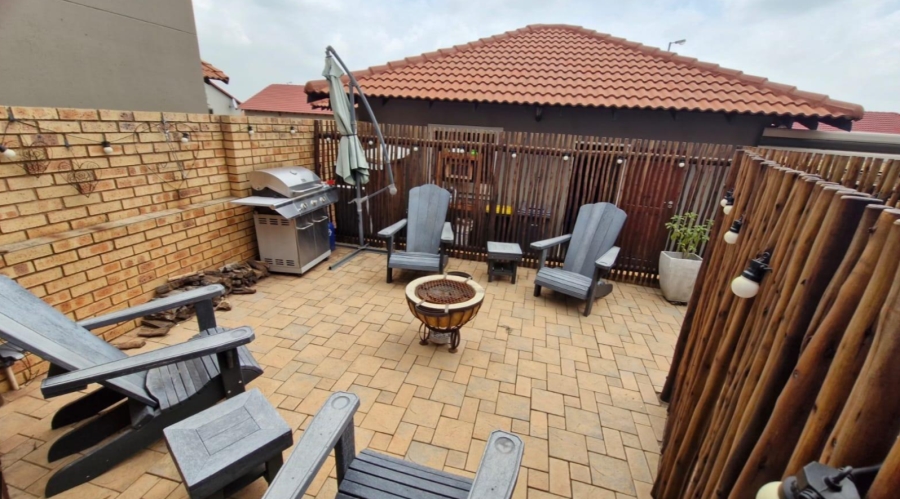 3 Bedroom Property for Sale in Monavoni Gauteng