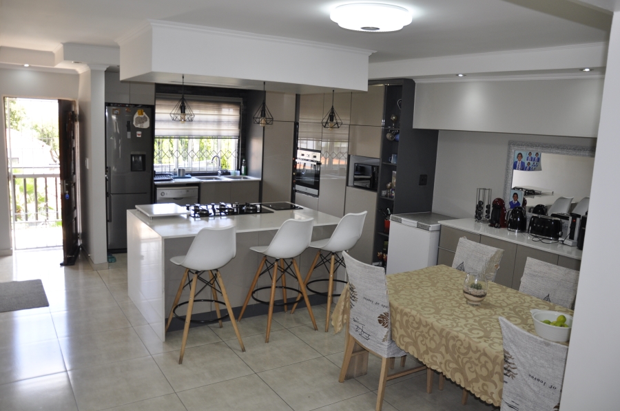 4 Bedroom Property for Sale in Halfway Gardens Gauteng