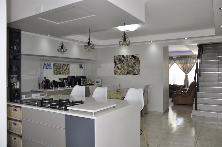 4 Bedroom Property for Sale in Halfway Gardens Gauteng