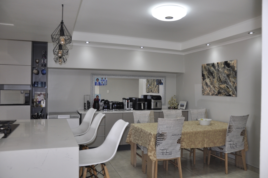 4 Bedroom Property for Sale in Halfway Gardens Gauteng