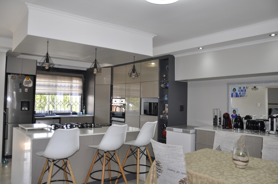 4 Bedroom Property for Sale in Halfway Gardens Gauteng