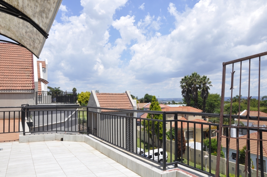 4 Bedroom Property for Sale in Halfway Gardens Gauteng