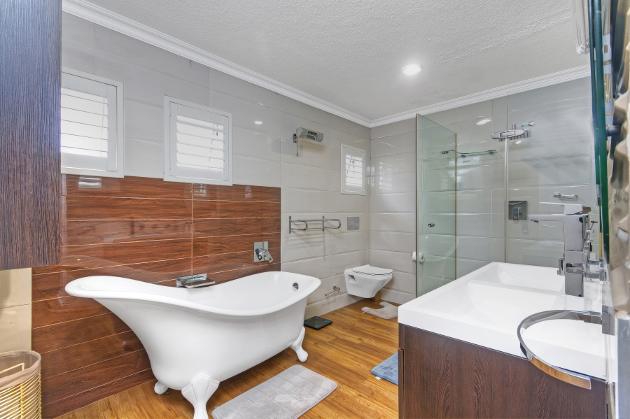 3 Bedroom Property for Sale in Lonehill Gauteng