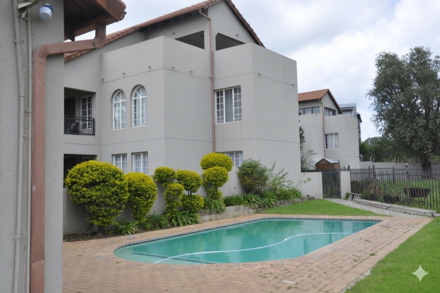2 Bedroom Property for Sale in Erand Gardens Gauteng