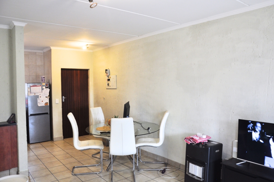 2 Bedroom Property for Sale in Erand Gardens Gauteng