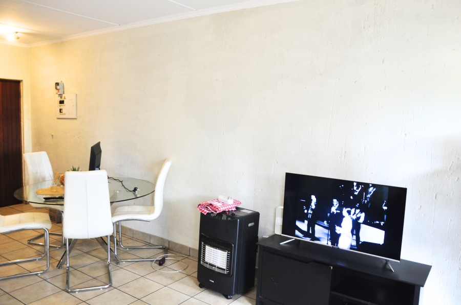 2 Bedroom Property for Sale in Erand Gardens Gauteng