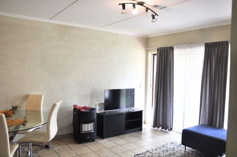 2 Bedroom Property for Sale in Erand Gardens Gauteng