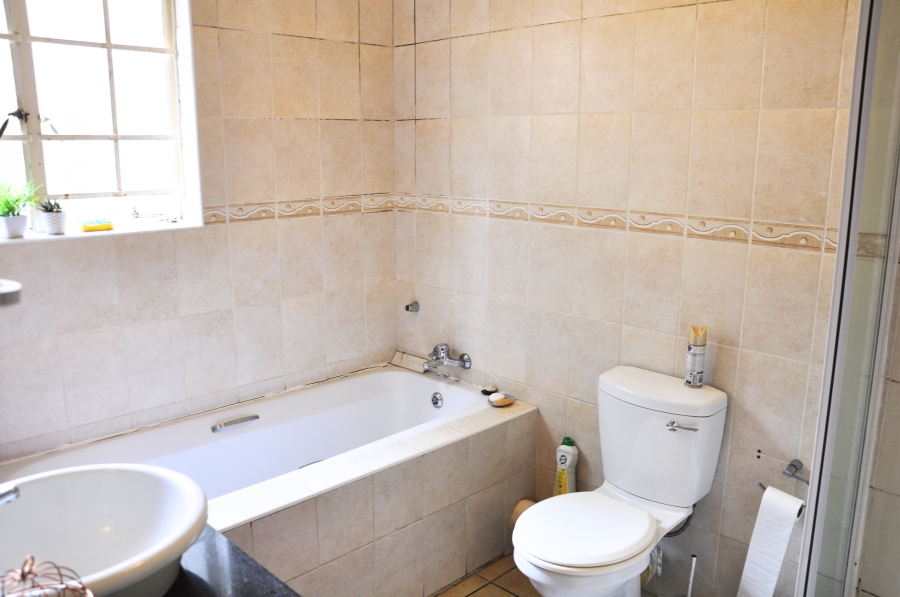 2 Bedroom Property for Sale in Erand Gardens Gauteng