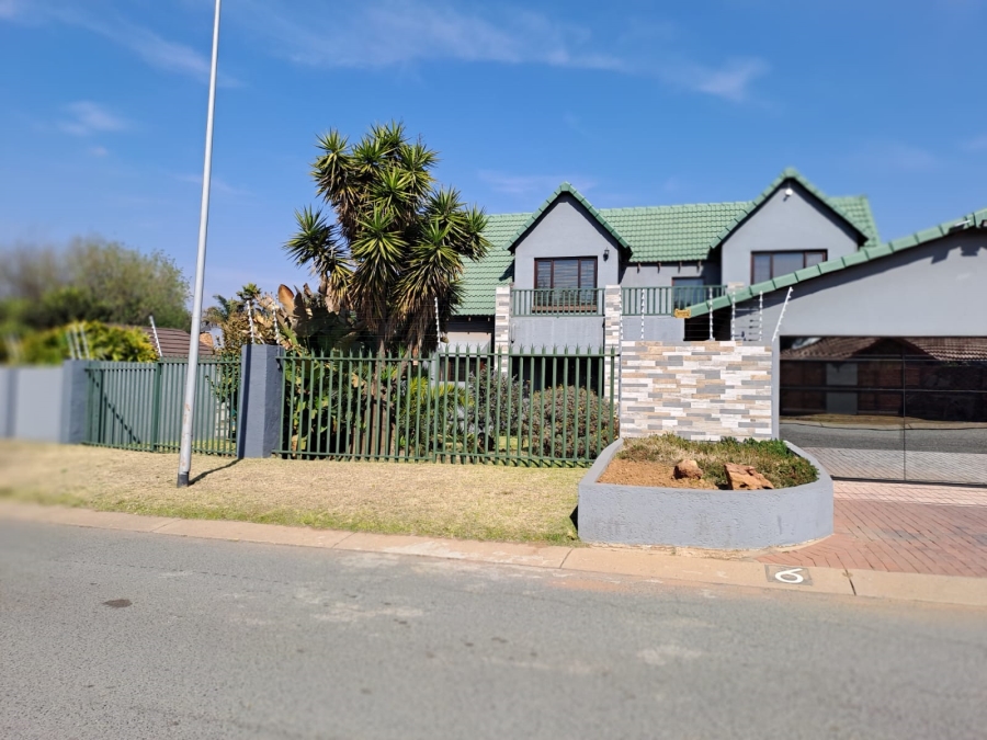 4 Bedroom Property for Sale in Dalpark Gauteng