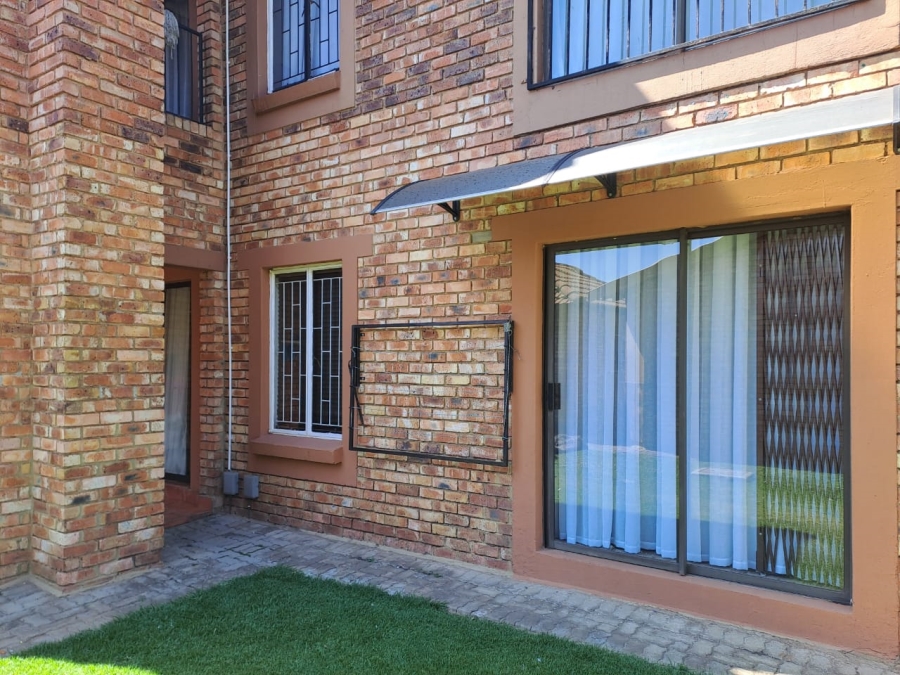 2 Bedroom Property for Sale in Edleen Gauteng
