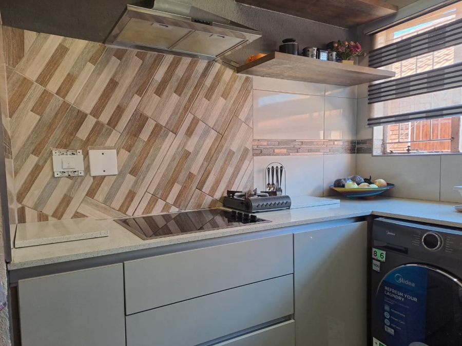 2 Bedroom Property for Sale in Edleen Gauteng