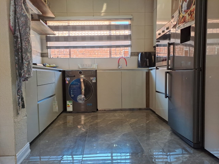 2 Bedroom Property for Sale in Edleen Gauteng