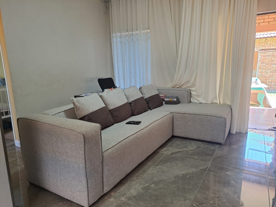 2 Bedroom Property for Sale in Edleen Gauteng