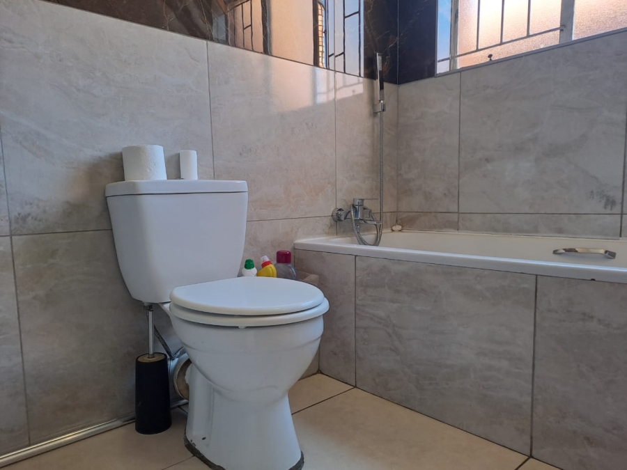 2 Bedroom Property for Sale in Edleen Gauteng