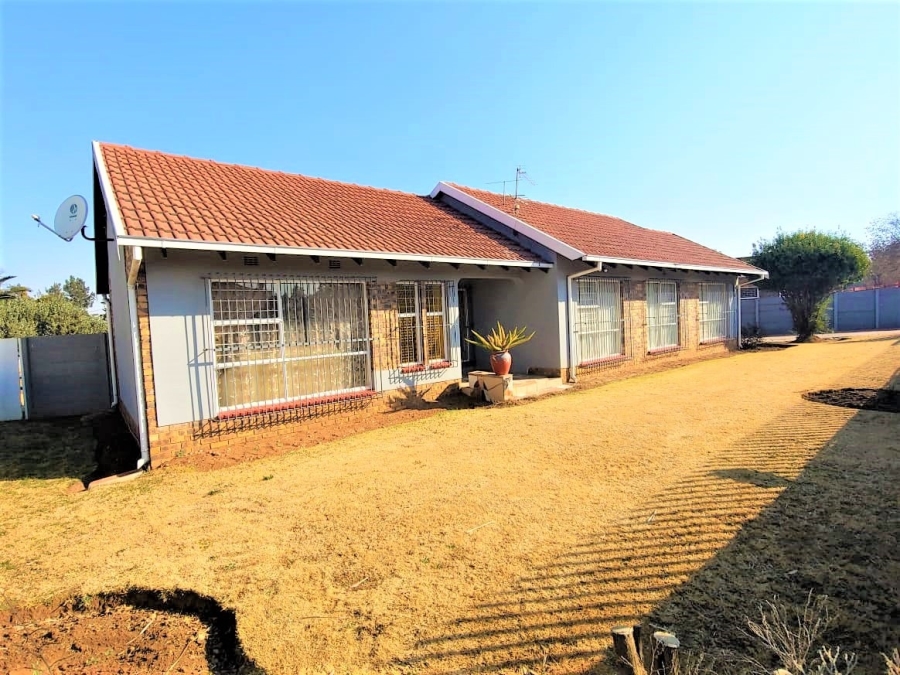 4 Bedroom Property for Sale in Dersley Gauteng