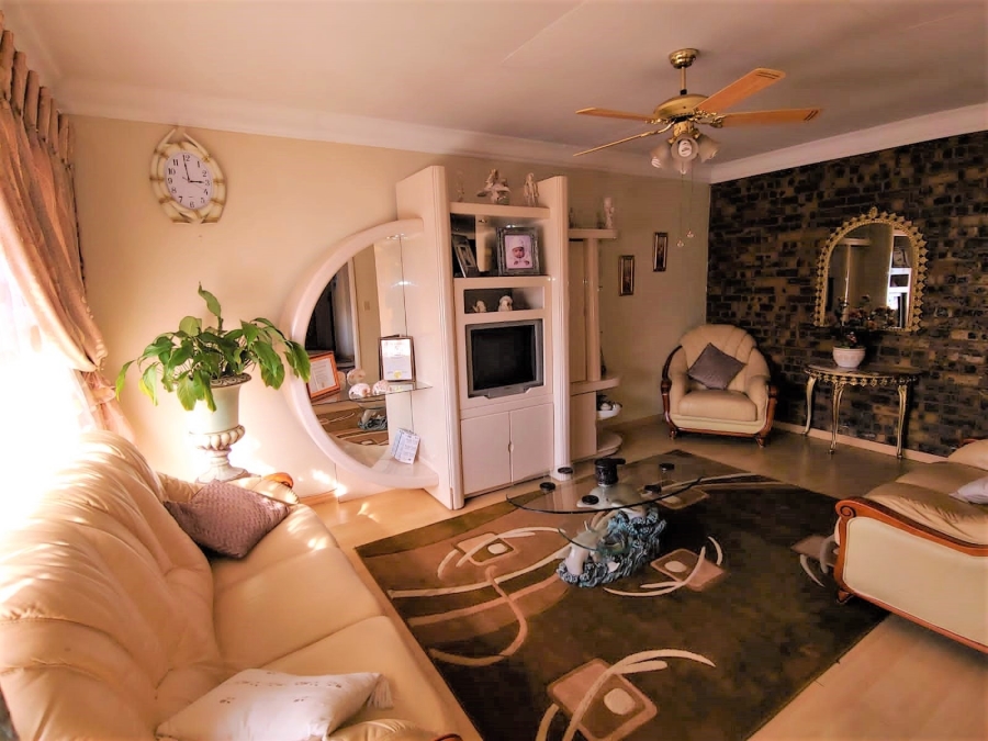 4 Bedroom Property for Sale in Dersley Gauteng