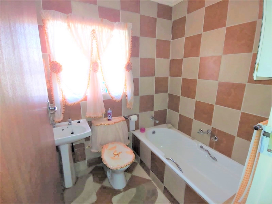 4 Bedroom Property for Sale in Dersley Gauteng