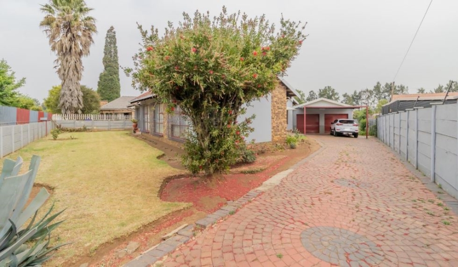 4 Bedroom Property for Sale in Dersley Gauteng