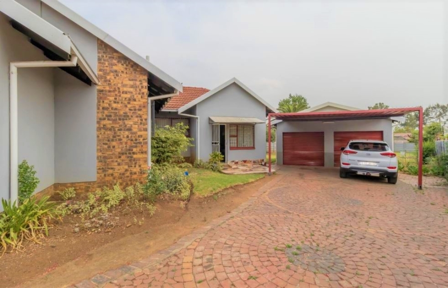 4 Bedroom Property for Sale in Dersley Gauteng