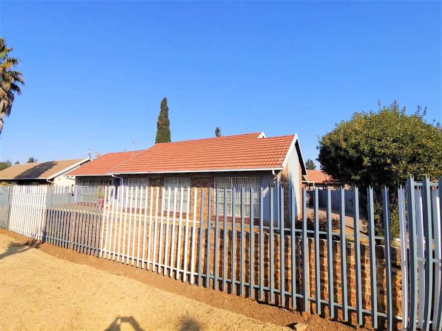 4 Bedroom Property for Sale in Dersley Gauteng