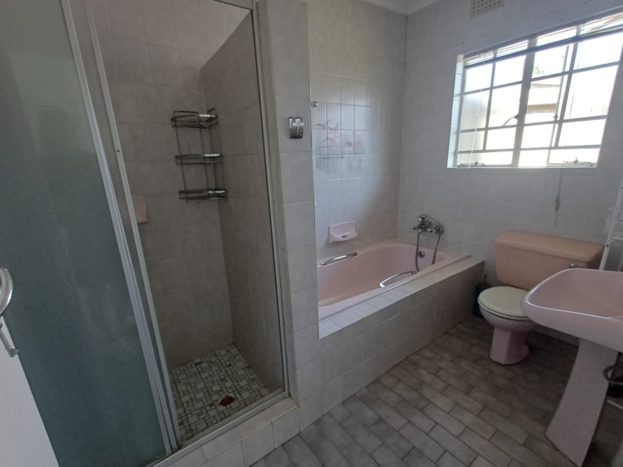 3 Bedroom Property for Sale in Glen Marais Gauteng