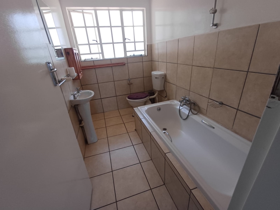 3 Bedroom Property for Sale in Glen Marais Gauteng