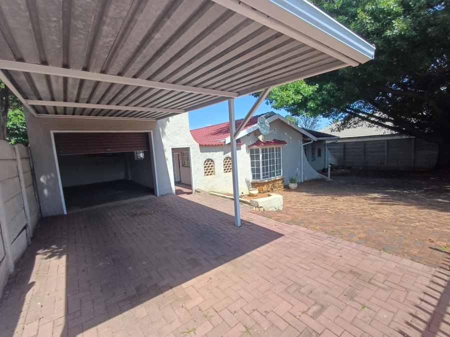 3 Bedroom Property for Sale in Glen Marais Gauteng