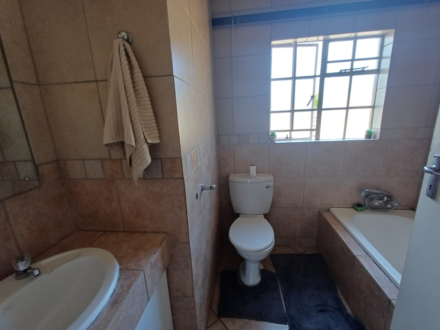 3 Bedroom Property for Sale in Glen Marais Gauteng