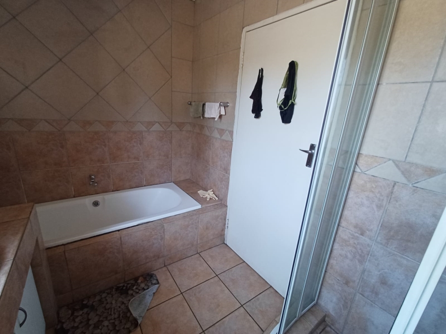 3 Bedroom Property for Sale in Glen Marais Gauteng