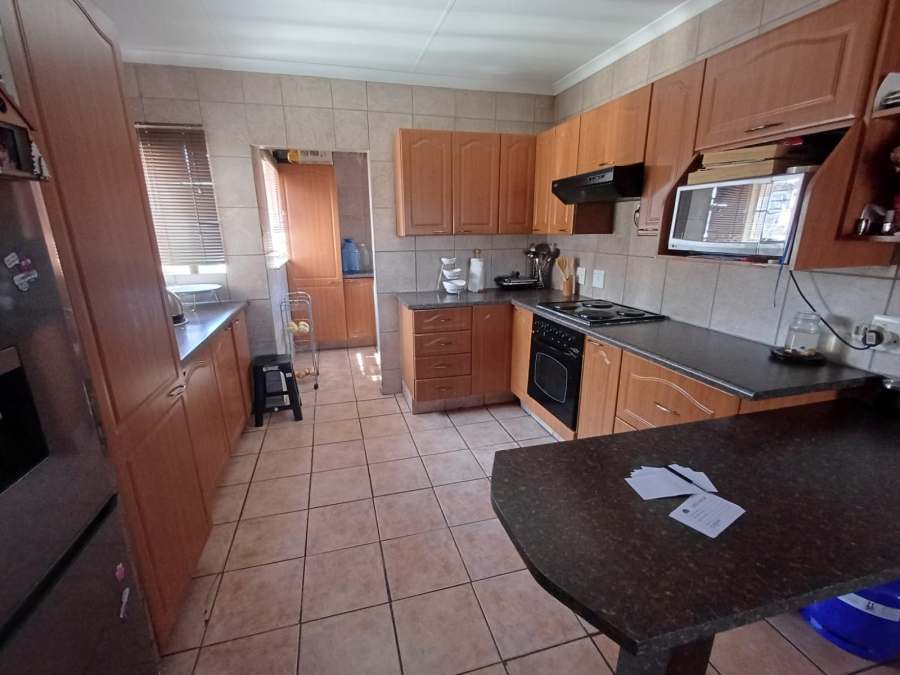 3 Bedroom Property for Sale in Glen Marais Gauteng