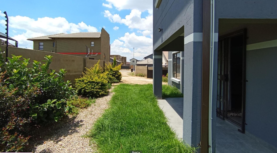 3 Bedroom Property for Sale in Blue Hills Gauteng