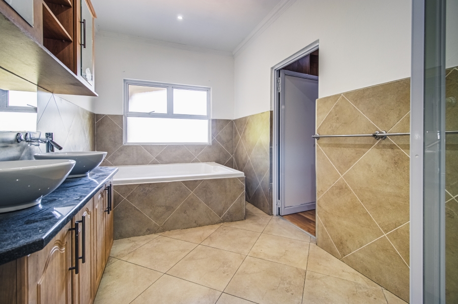 4 Bedroom Property for Sale in Ebotse Golf Estate Gauteng