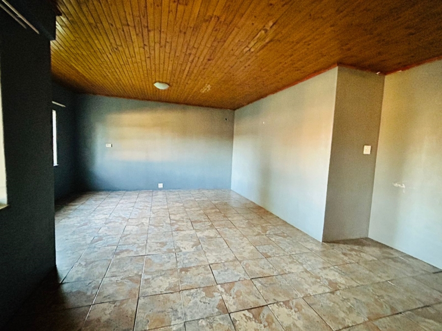 5 Bedroom Property for Sale in Casseldale Gauteng