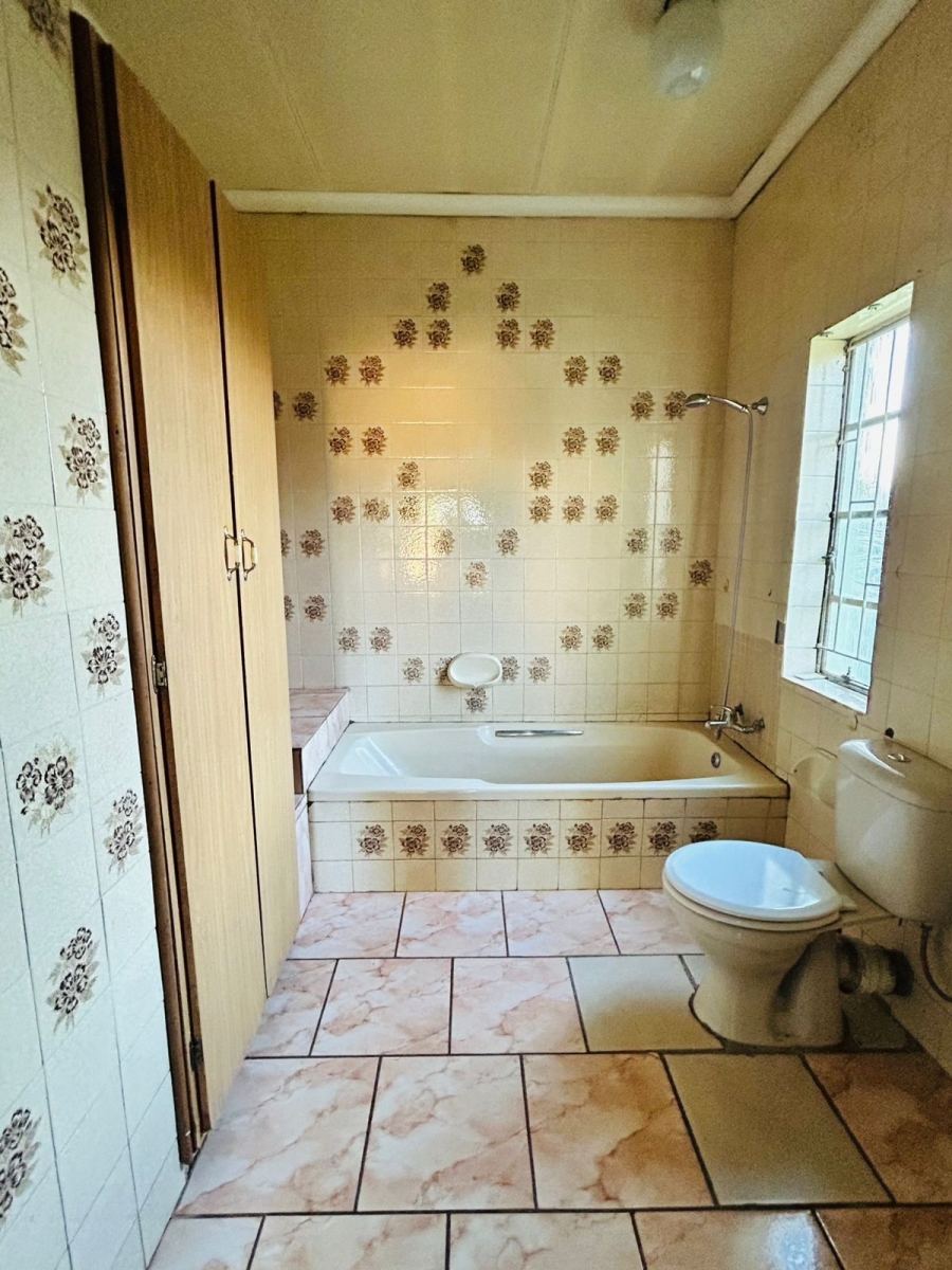 5 Bedroom Property for Sale in Casseldale Gauteng