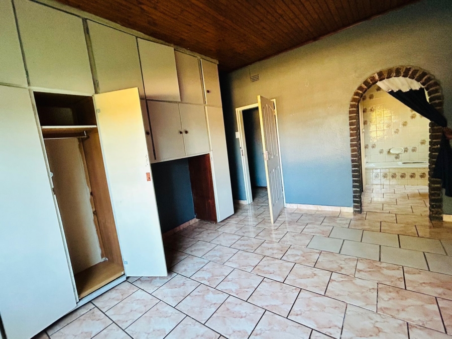 5 Bedroom Property for Sale in Casseldale Gauteng