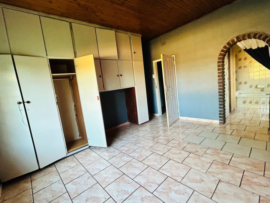 5 Bedroom Property for Sale in Casseldale Gauteng