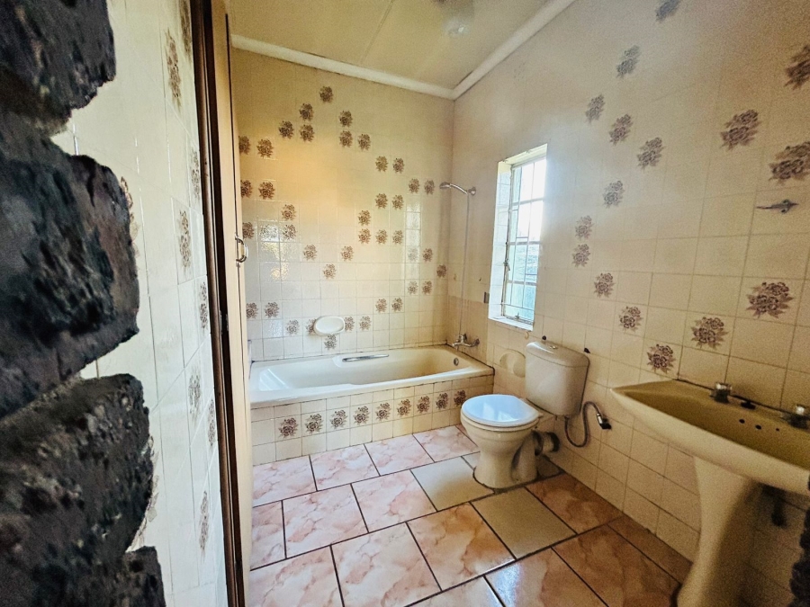 5 Bedroom Property for Sale in Casseldale Gauteng