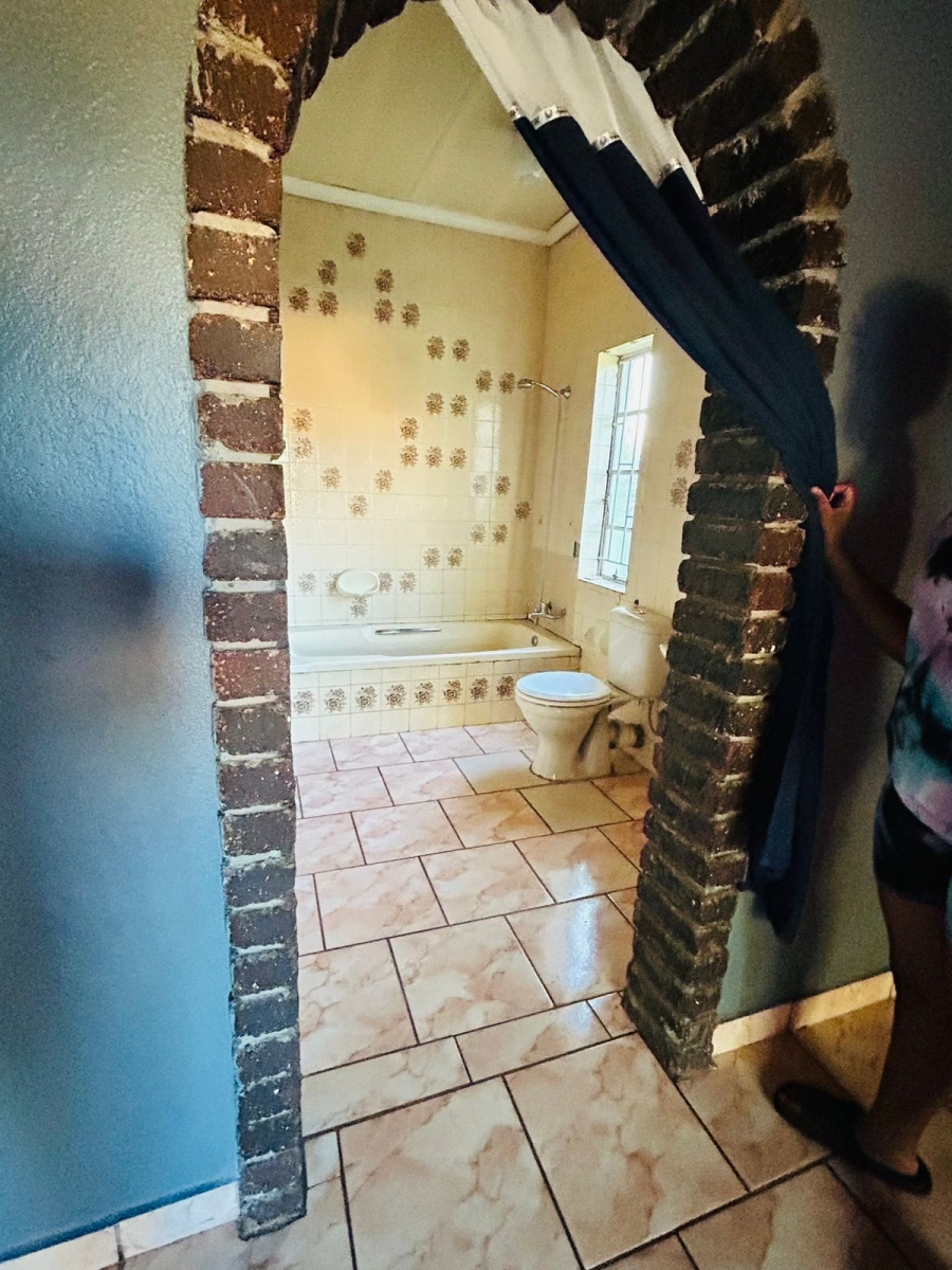 5 Bedroom Property for Sale in Casseldale Gauteng