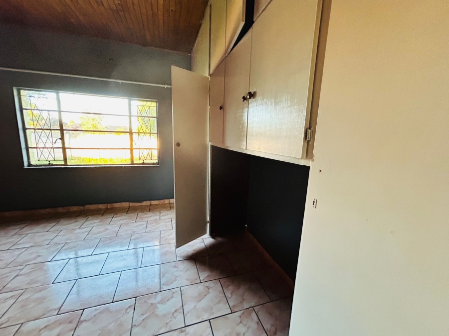 5 Bedroom Property for Sale in Casseldale Gauteng
