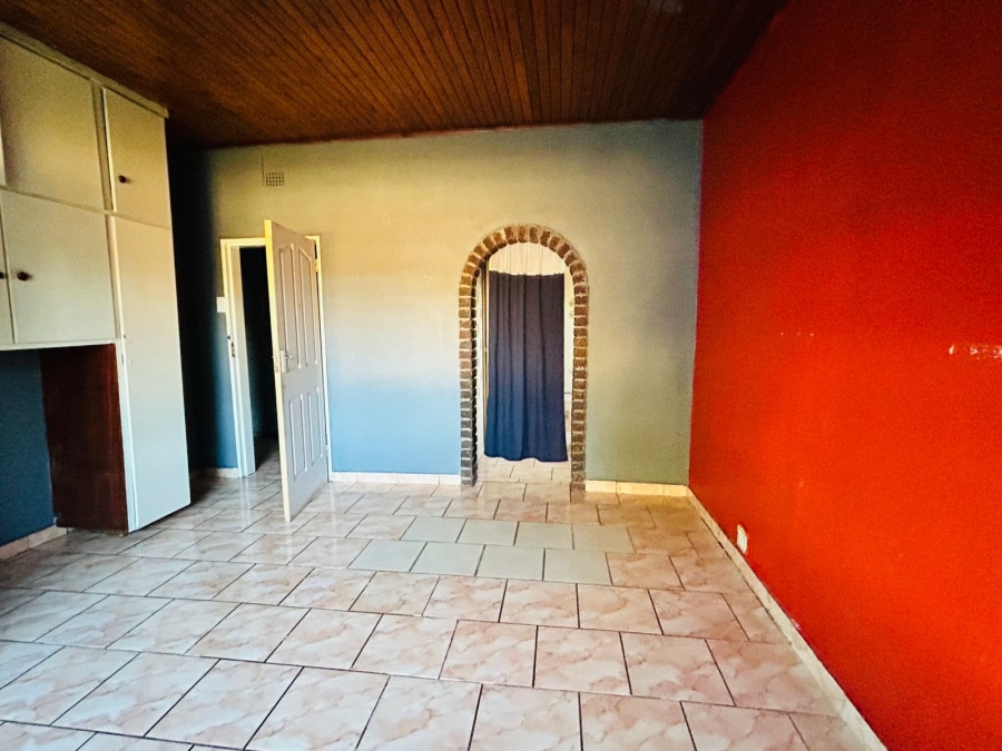 5 Bedroom Property for Sale in Casseldale Gauteng