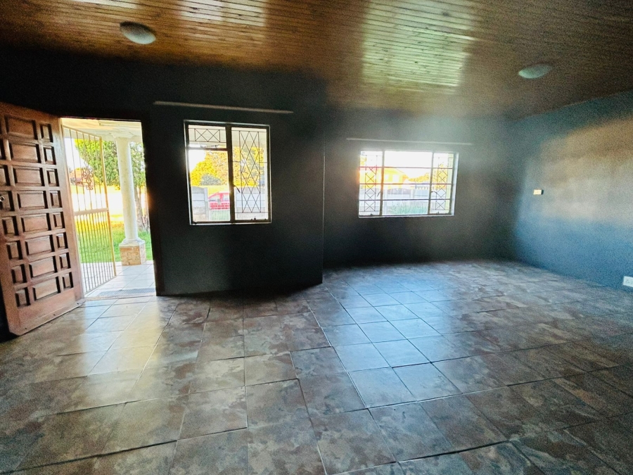 5 Bedroom Property for Sale in Casseldale Gauteng