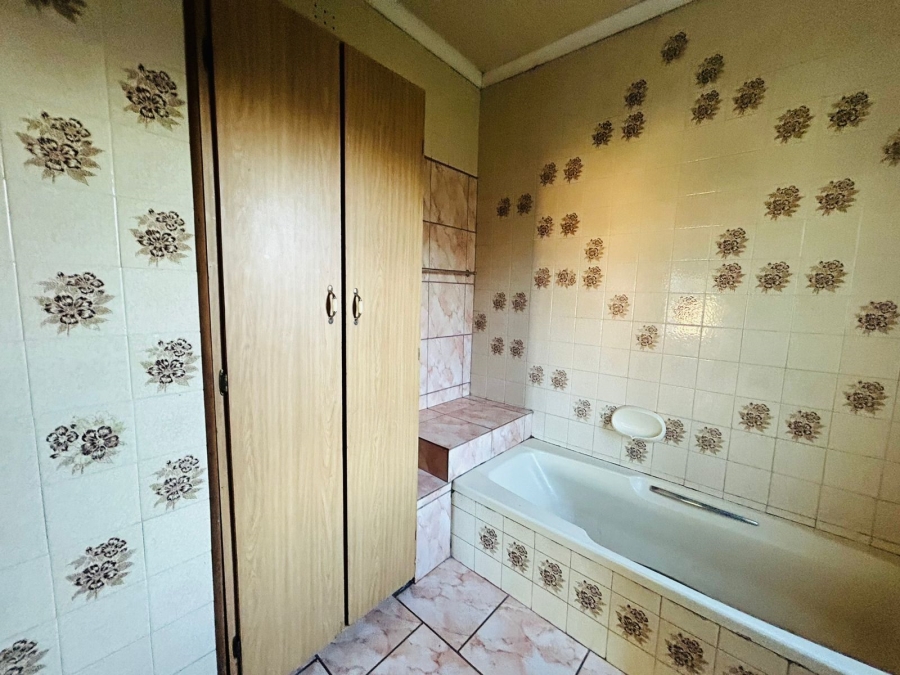 5 Bedroom Property for Sale in Casseldale Gauteng