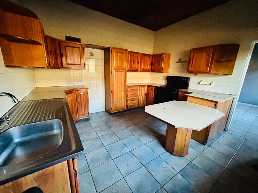 5 Bedroom Property for Sale in Casseldale Gauteng